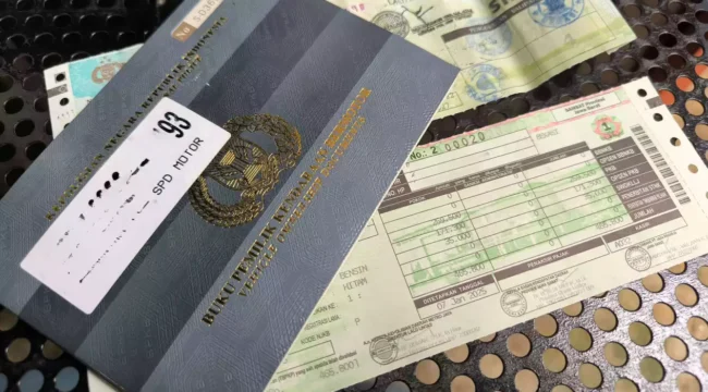 Ilustrasi STNK dan BPKB 